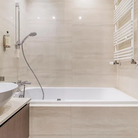 Heart Of - Premium 2-room, Centre *